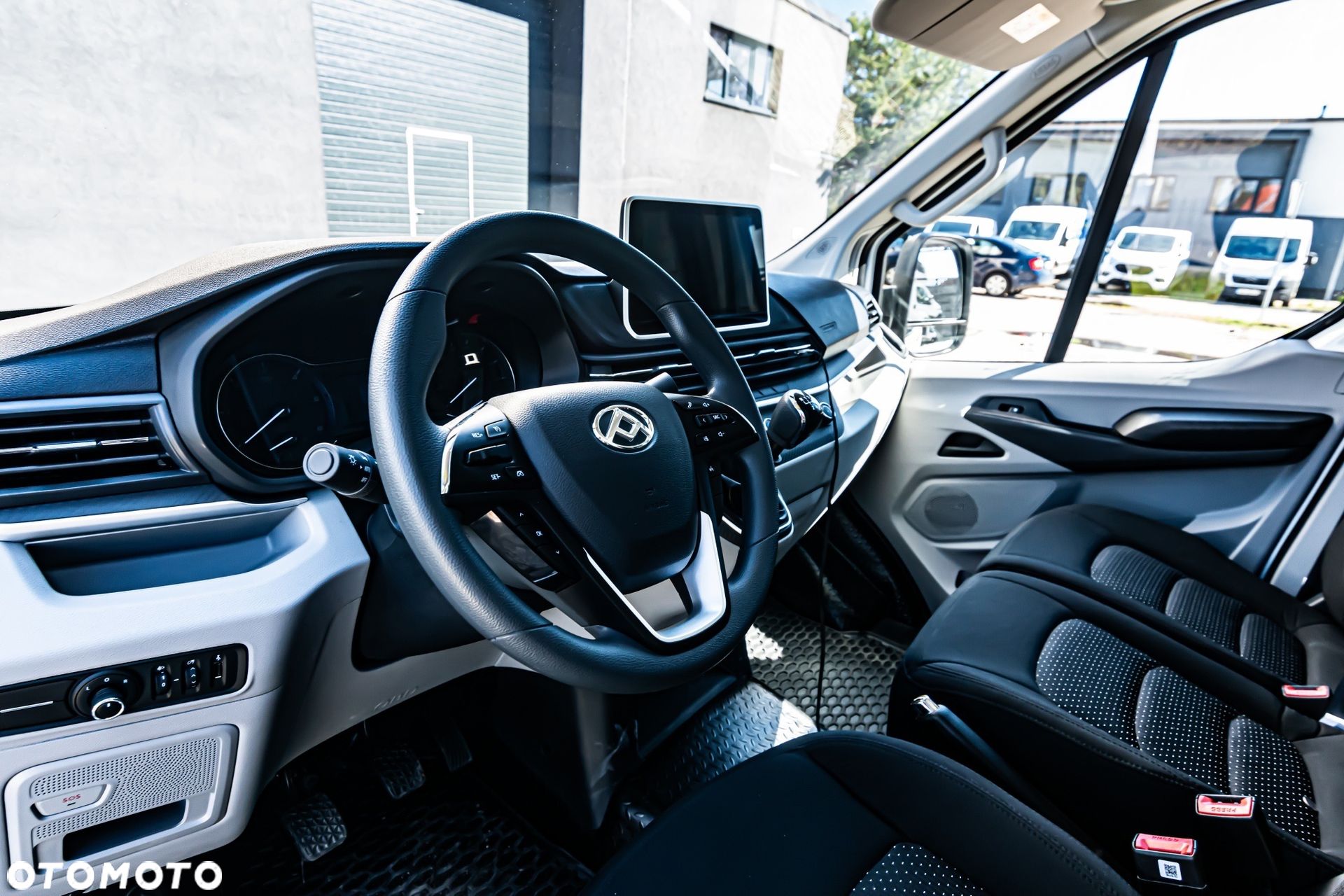 Maxus deliver-9 – samochód w salonie DealerAuto Wrocław, zdjęcie 2